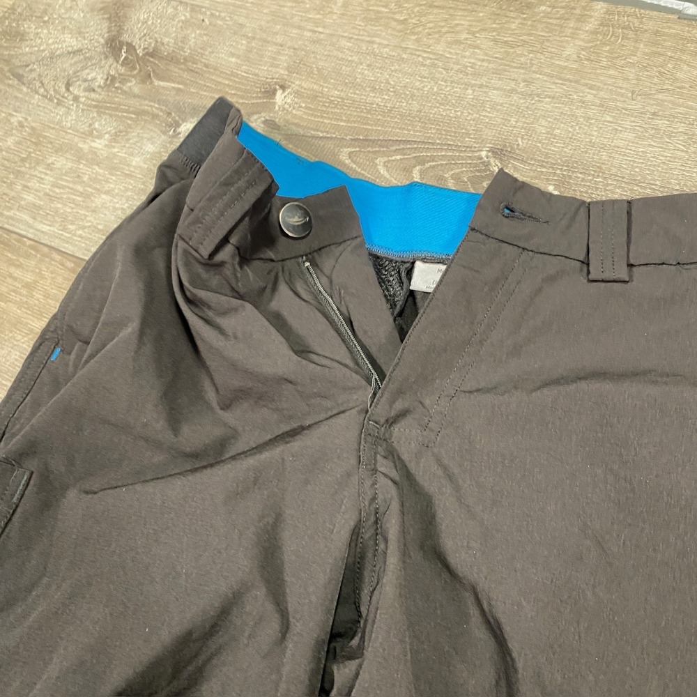 Amazon Black Cargo Shorts for Men - Picture 5 of 10